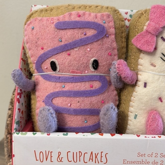 NWT LOVE & CUPCAKES VALENTINE BEADED POPTARTS FELTED PLUSH - Picture 2 of 8